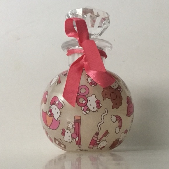 Sanrio HELLO KITTY Foaming Gel Bubble Bath Unused - Picture 1 of 5